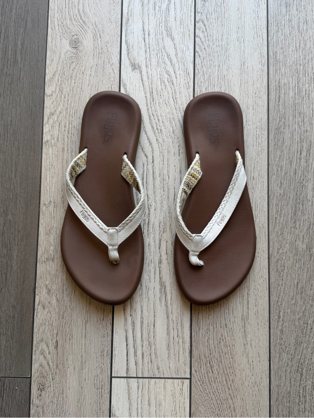 Flojos Women’s White Strap Brown Footbed Flip Flops size 10